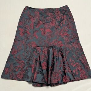 Ann Taylor Petites 6P Black & Red Floral Brocade Flounce Hem Skirt